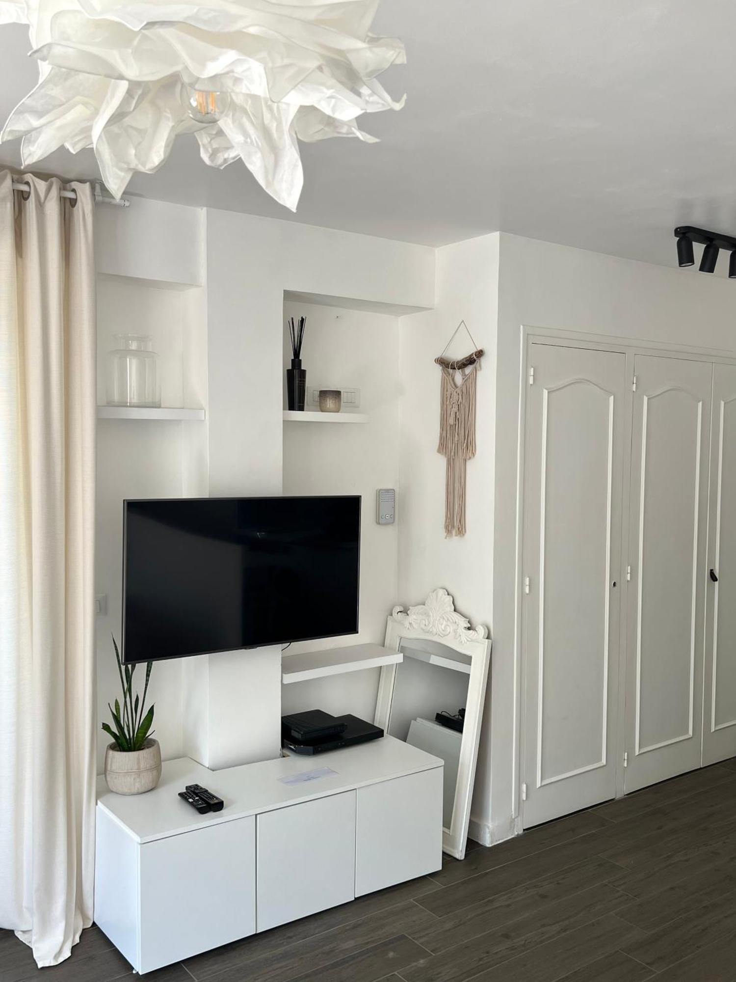 Cosy Studio With Garden And Free Parking - Ла-Тюрби Экстерьер фото